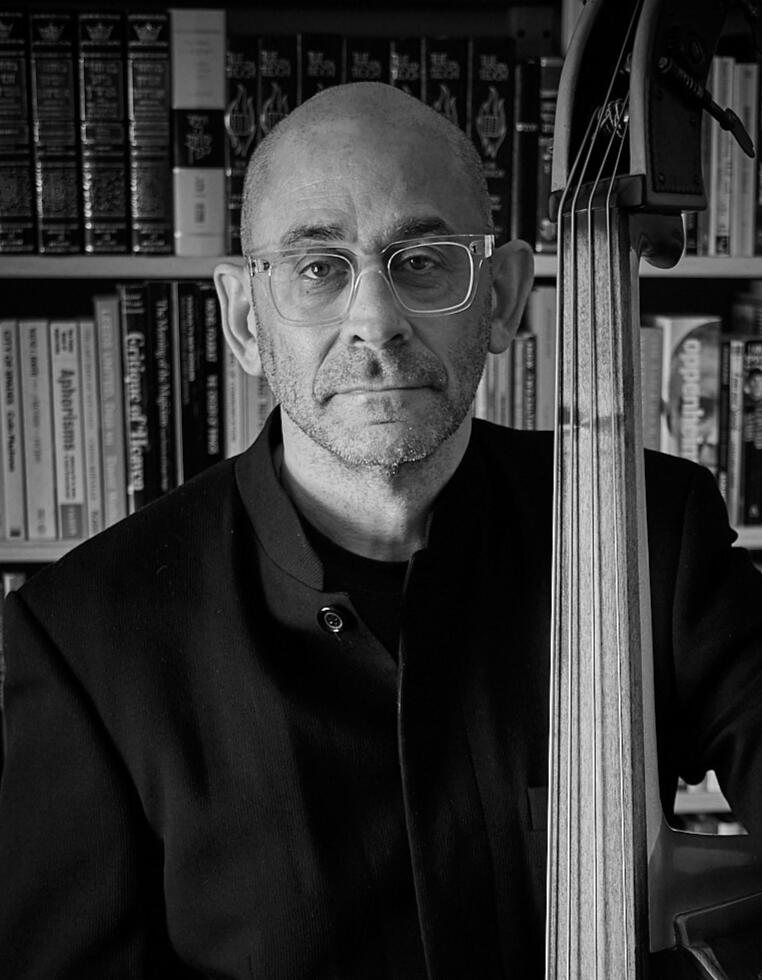 Photo by Mike Curry Portrait of Ezri Carlebach by Mike Curry